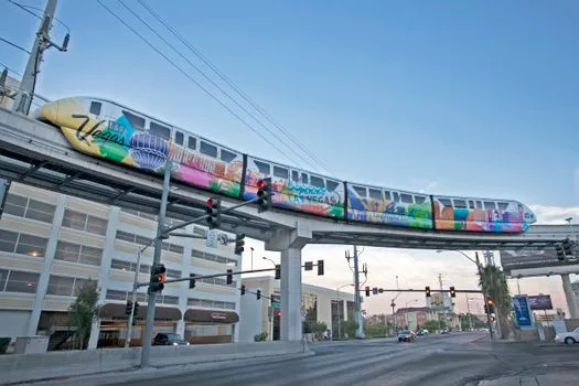 Monorail and free resort trams