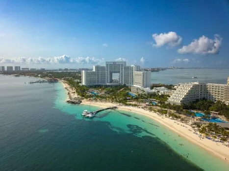 La Isla and Luxury Avenue, Zona Hotelera