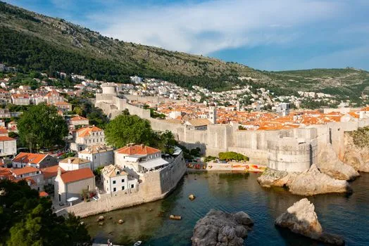 Croatian craft: filigree, coral and ties