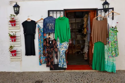 Walled City boutiques and emerald shops