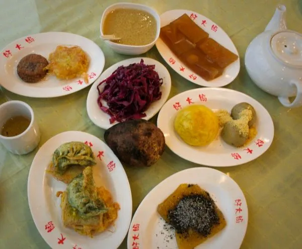 Osmanthus tea and cakes
